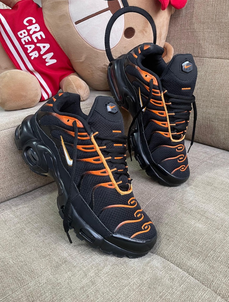 Nike Tn Negro Naranja NK654