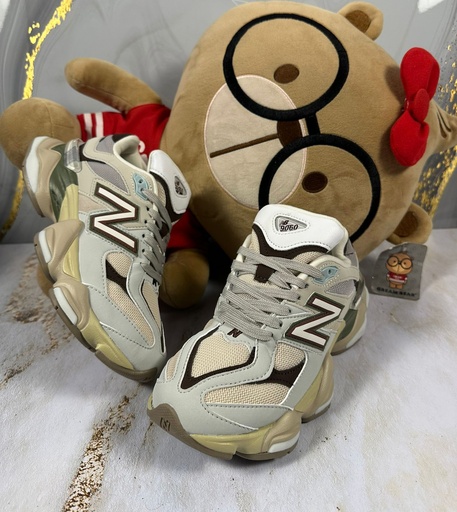 New Balance 9060  Gris Crema 