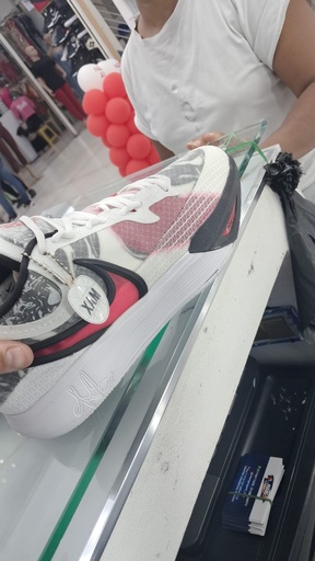 Nike Kirie 8 White NK396