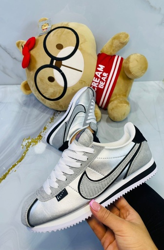 Nike Cortez Plateado Talon Negro 