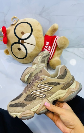New Balance 9060 Cafe 