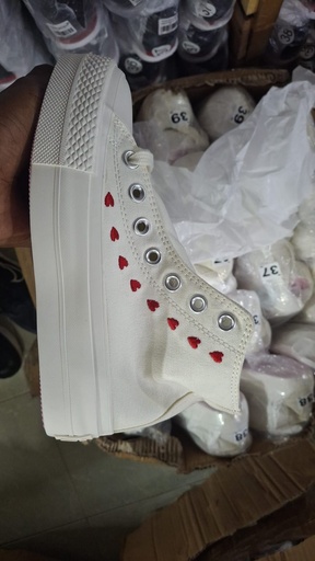 Converse Beige Suela Rosa Corazones 