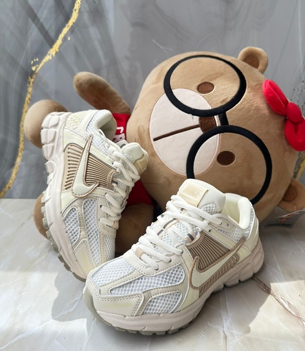 Nike Vomero Beige-Cafe