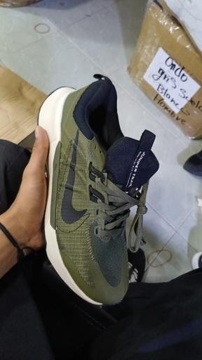 Nike Juniper Verde Militar