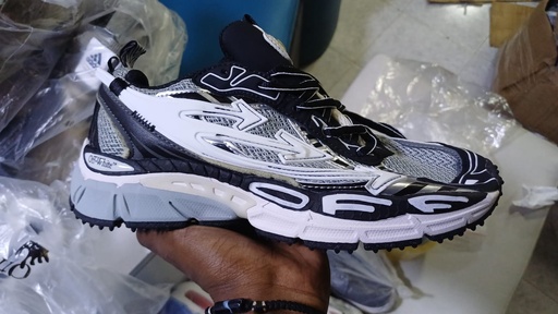 Off White Gris Diseño 