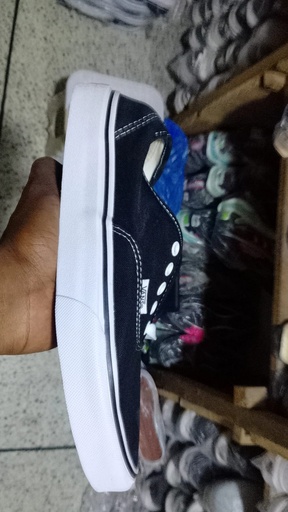 Vans Negra Suela Blanca