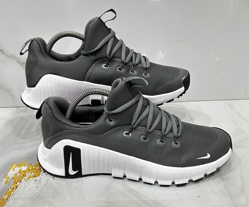 Nike Metcon Gris suela Blanca