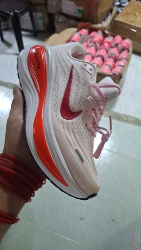 Nike Vomero Plus Beige Fuscia 