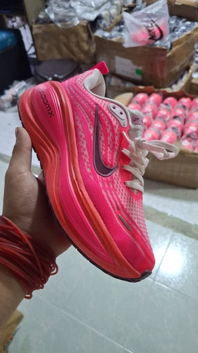 Nike Vomero Plus Fuscia Cordon Blanco
